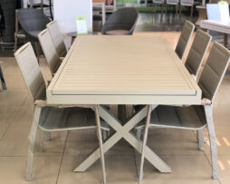 שולחן אלומיניום נפתח דגם זוהר 1.60/1.00 שנפתח ל 2.40 עם 4 כסאות תואמים